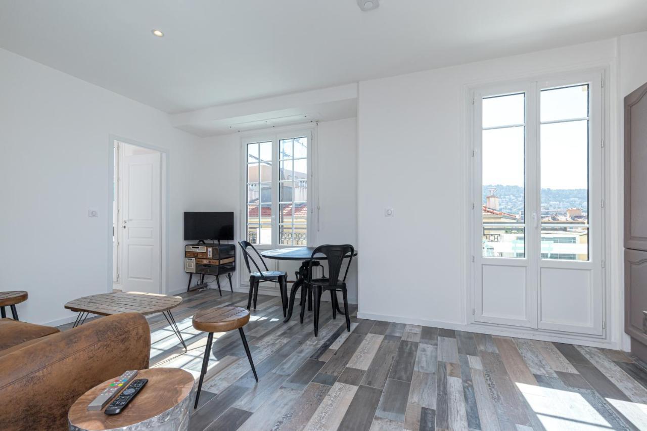 Squared Head-Apartment With Terrace In Nice Exterior photo